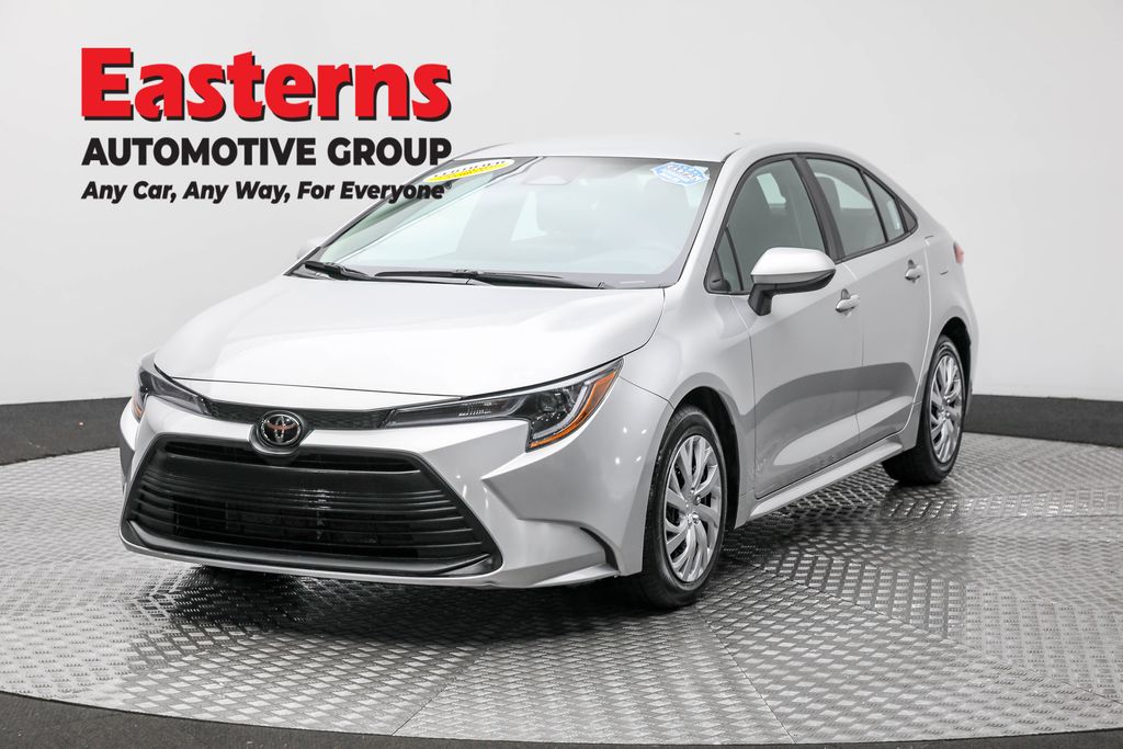 2023 Toyota Corolla LE's photo