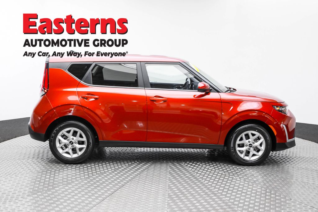 2023 Kia Soul LX photo 4