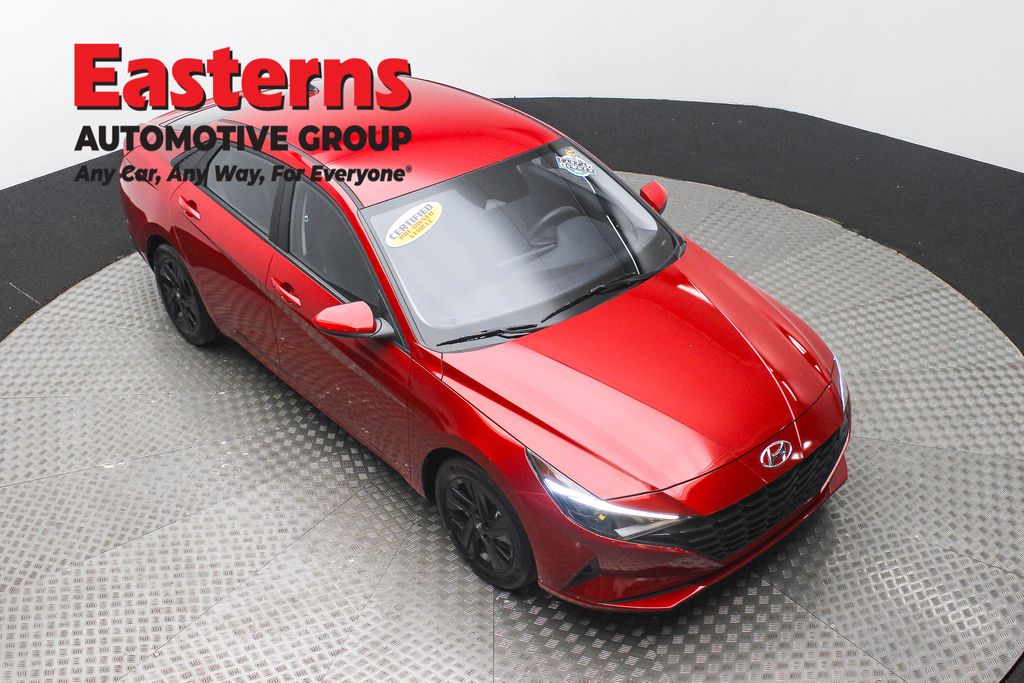 2023 Hyundai Elantra SEL photo 3