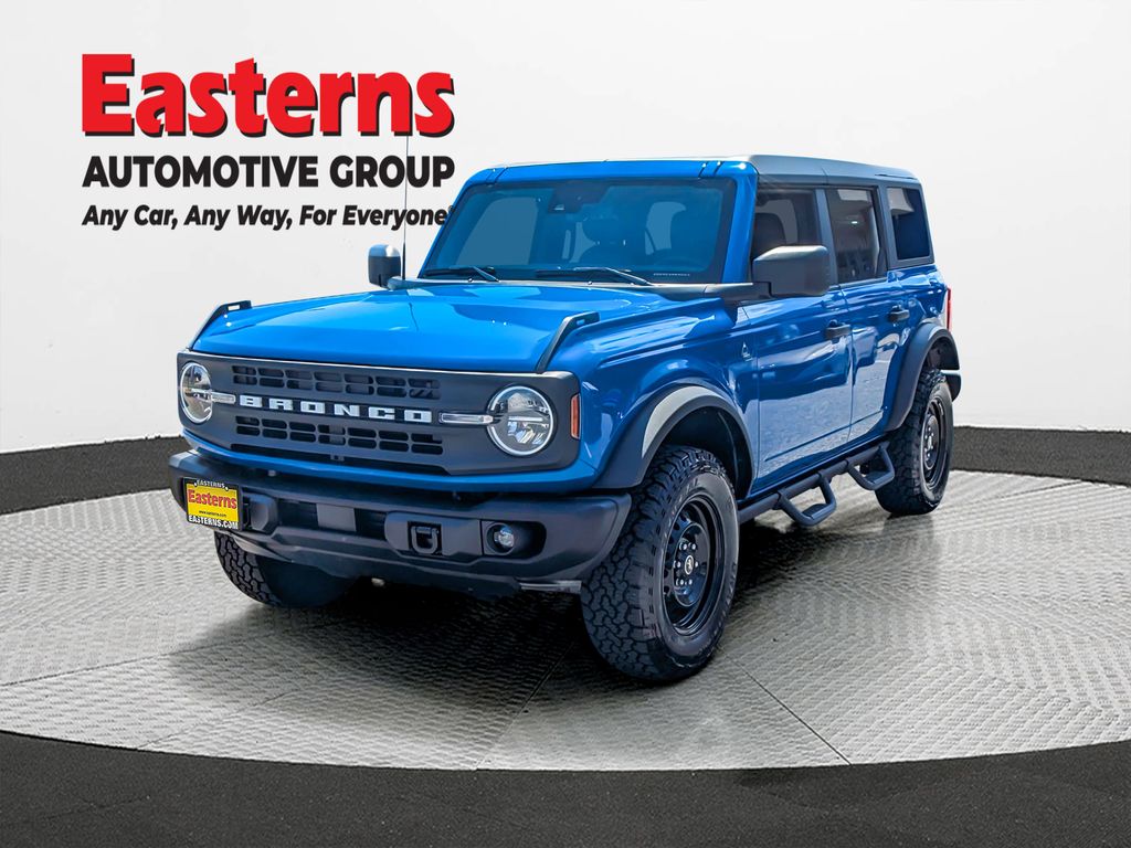 2023 Ford Bronco 4-Door Black Diamond's photo