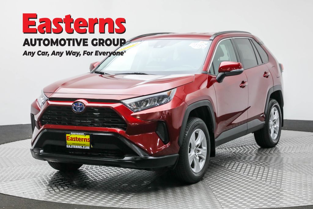 2021 Toyota RAV4 LE's photo