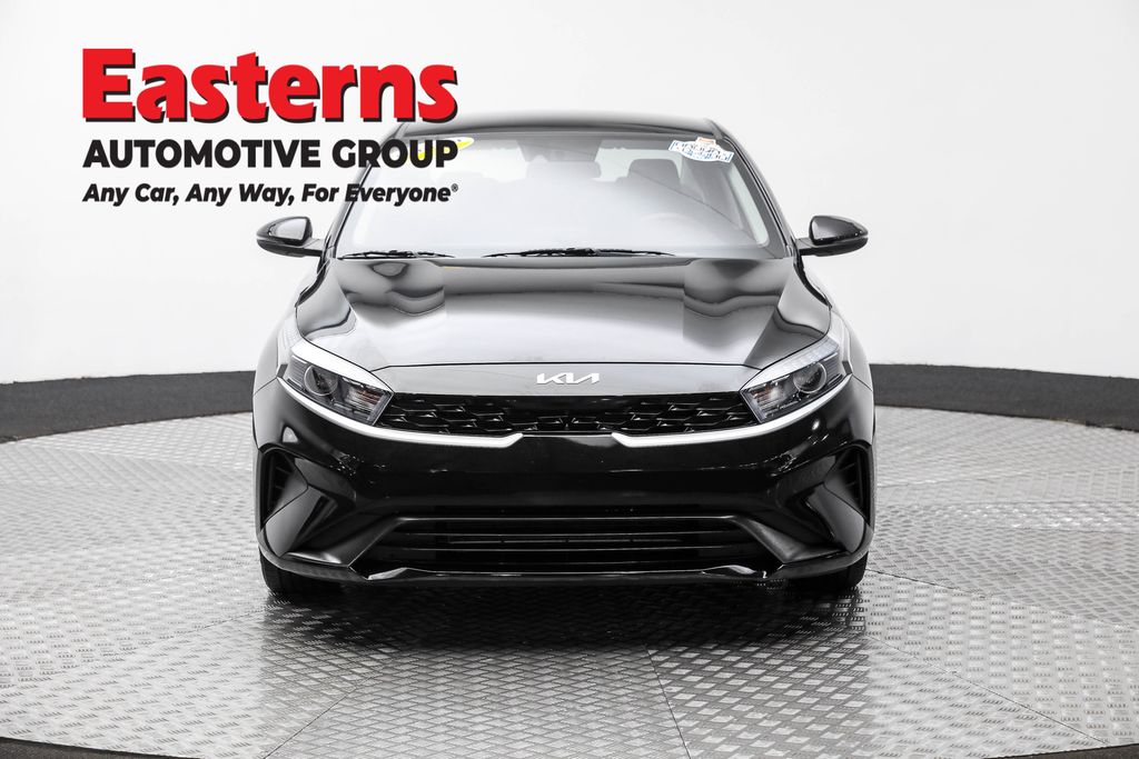 2023 Kia Forte LXS photo 2