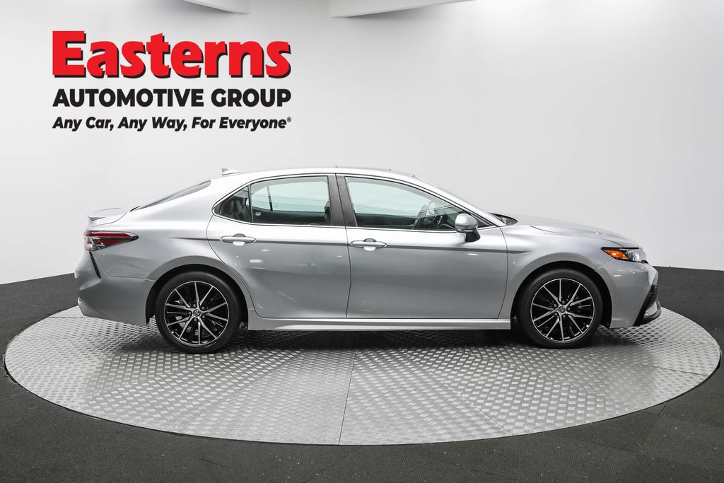 2022 Toyota Camry SE photo 4