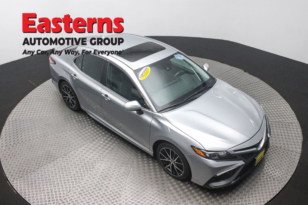 2022 Toyota Camry SE photo 3