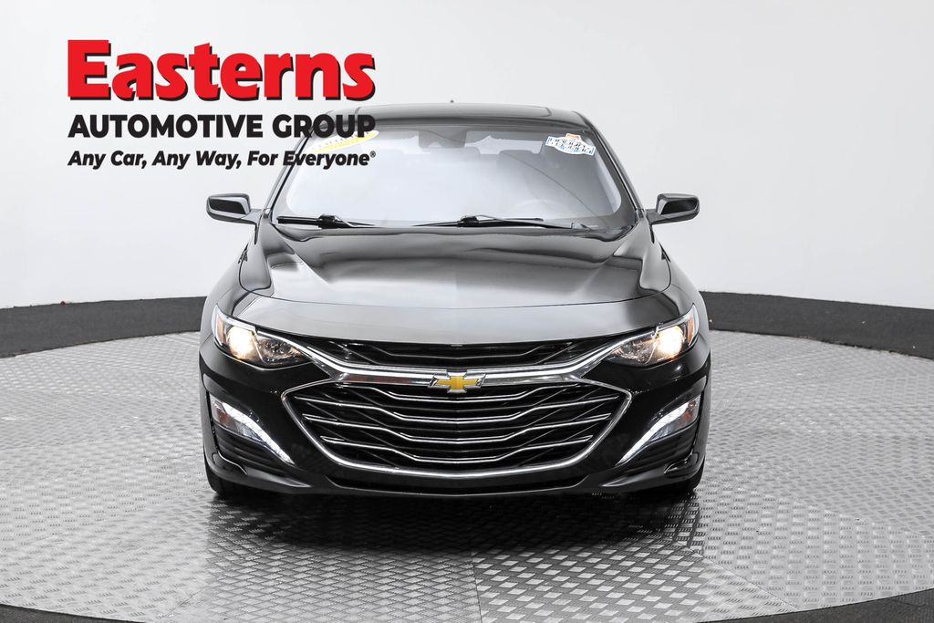 2023 Chevrolet Malibu 1LT photo 2