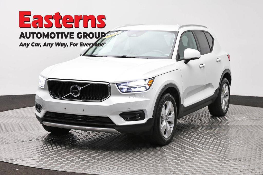 2022 Volvo XC40 Momentum
