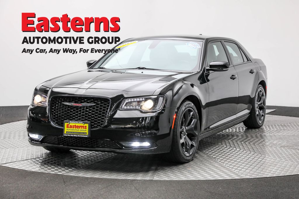 2022 Chrysler 300 S's photo