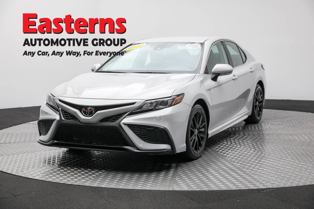 2023 Toyota Camry SE's photo