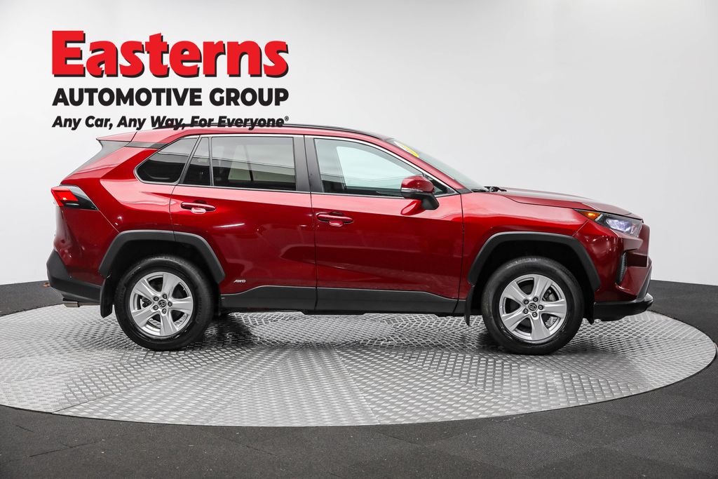 2021 Toyota RAV4 Hybrid LE photo 4