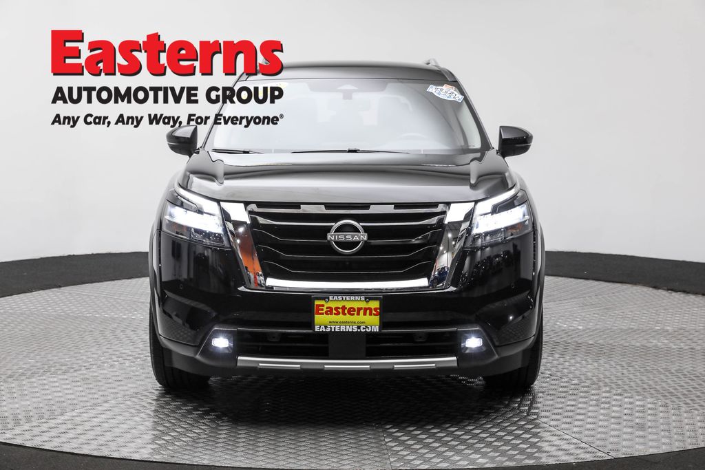 2022 Nissan Pathfinder SL photo 2