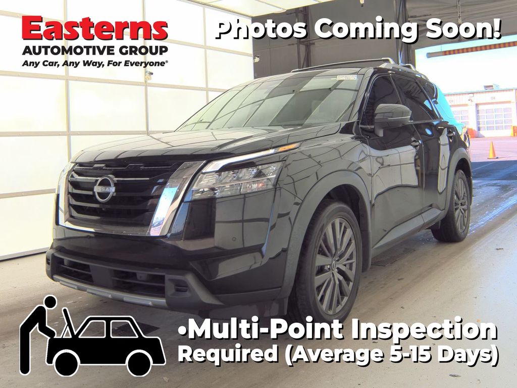 2023 Nissan Pathfinder SL's photo