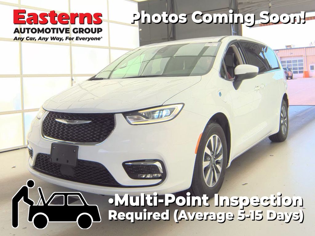 2023 Chrysler Pacifica Hybrid Touring L Hybrid's photo