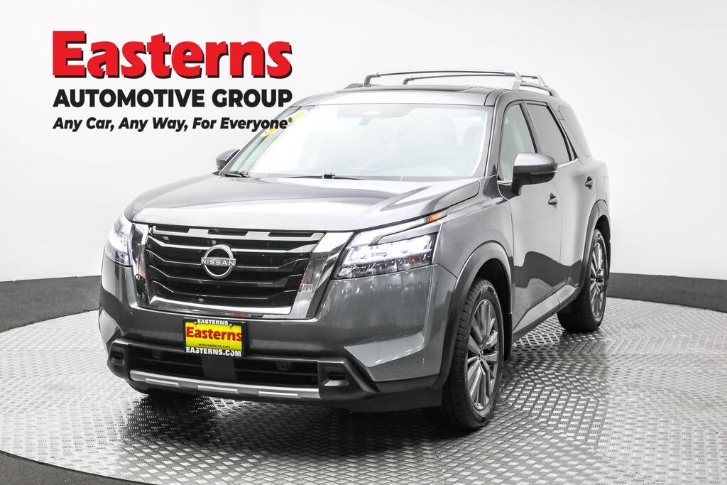 Used 2023 Nissan Pathfinder SL SUV