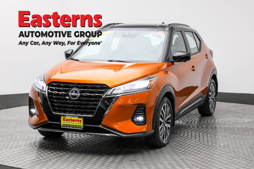 2023 Nissan Kicks SR's photo