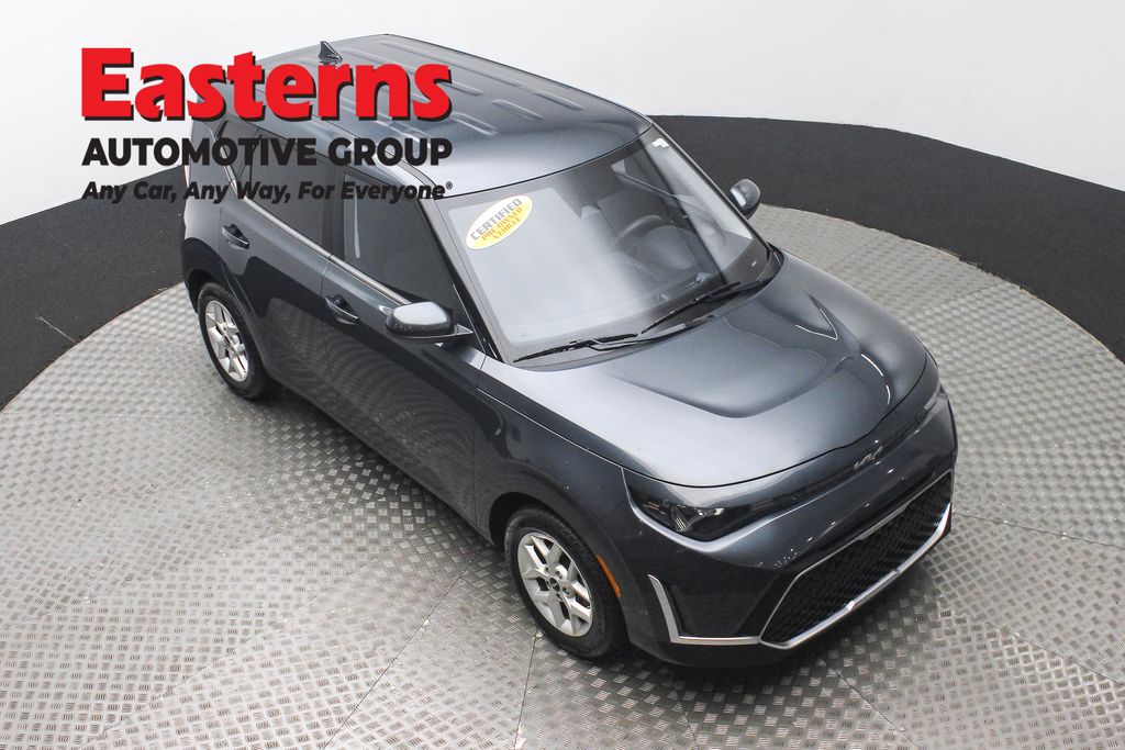 2023 Kia Soul LX photo 2