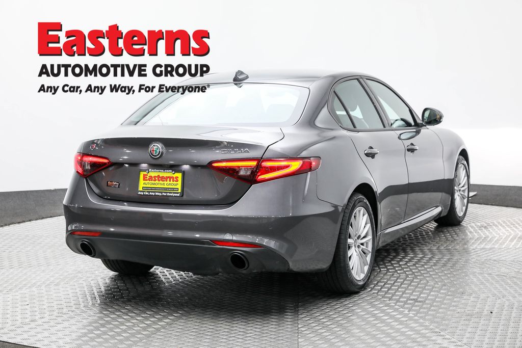 2022 Alfa Romeo Giulia Base