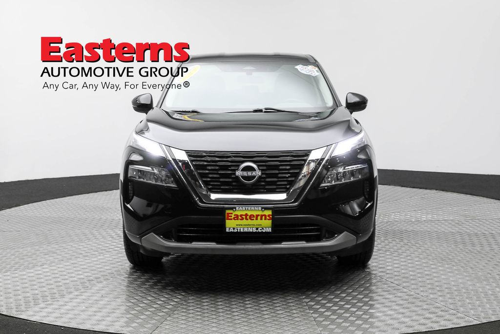 2022 Nissan Rogue SV photo 2