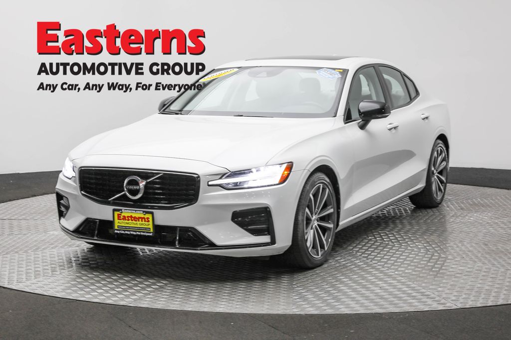2022 Volvo S60 Momentum
