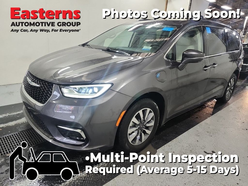 2021 Chrysler Pacifica Hybrid Touring L's photo