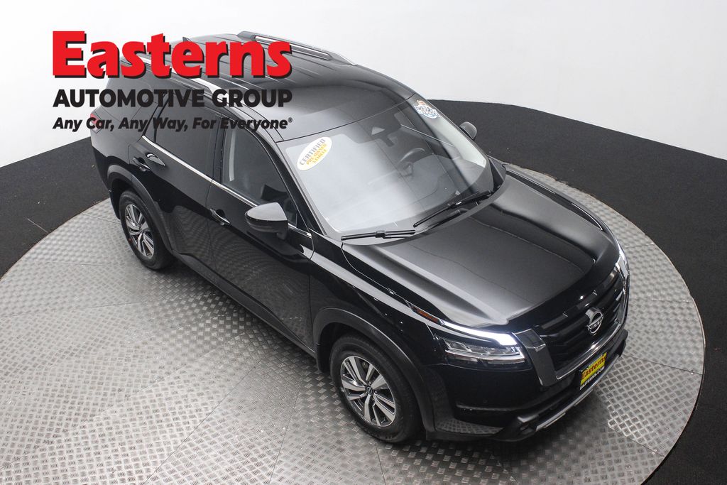2022 Nissan Pathfinder SL photo 3