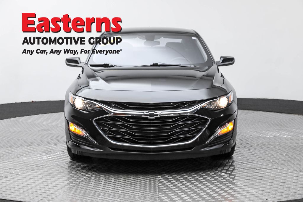 2022 Chevrolet Malibu RS photo 2