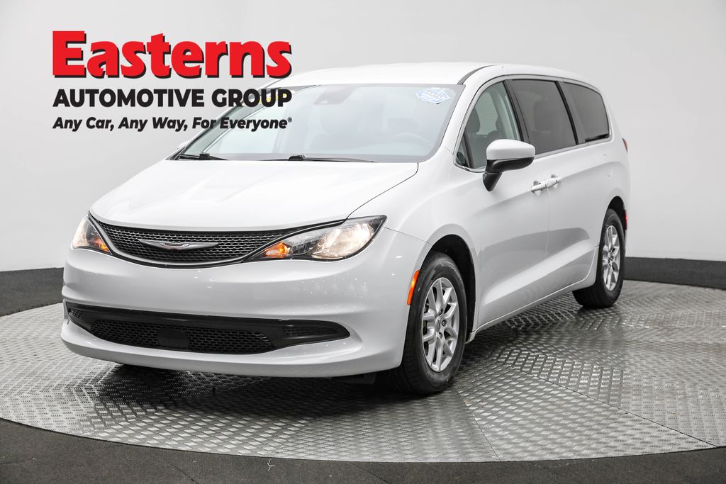 2023 Chrysler Voyager LX Minivan/Van's photo