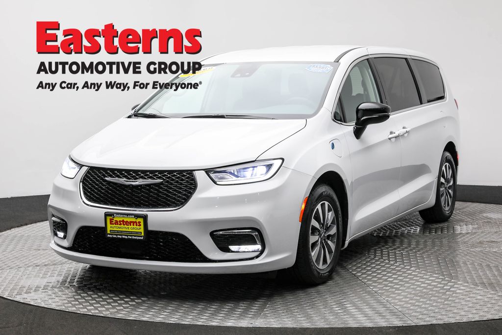 2024 Chrysler Pacifica PHEV Select