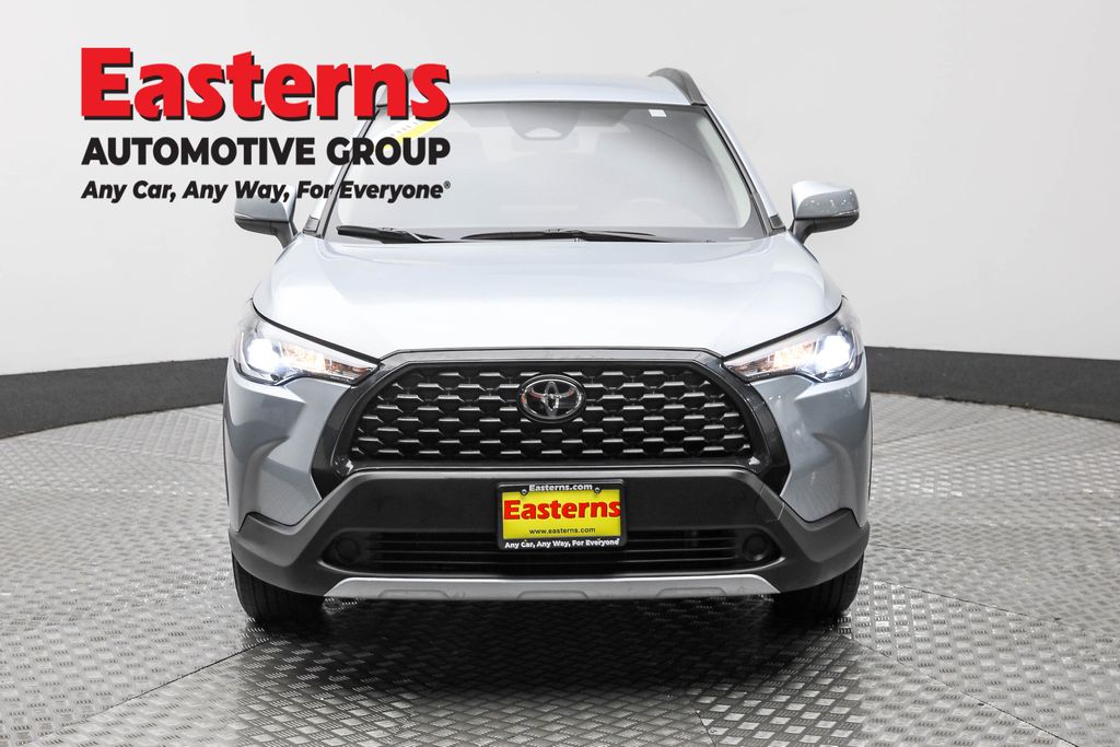 2024 Toyota Corolla Cross LE photo 2