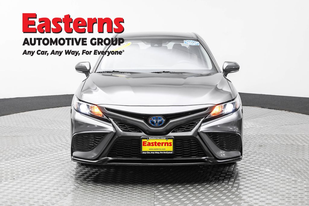 2023 Toyota Camry Hybrid SE photo 2