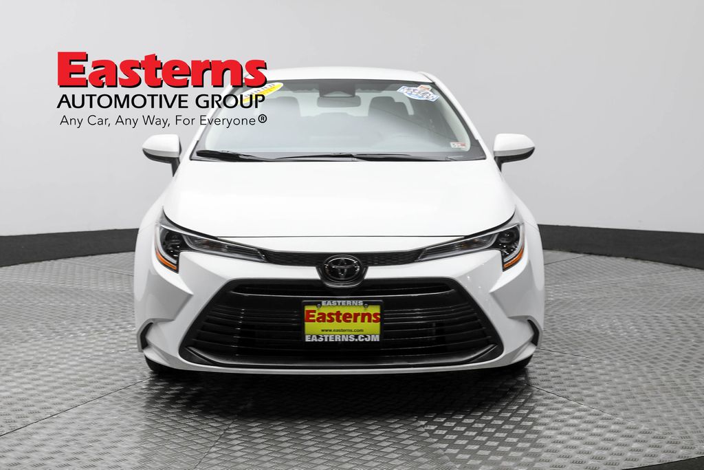 2023 Toyota Corolla LE photo 2