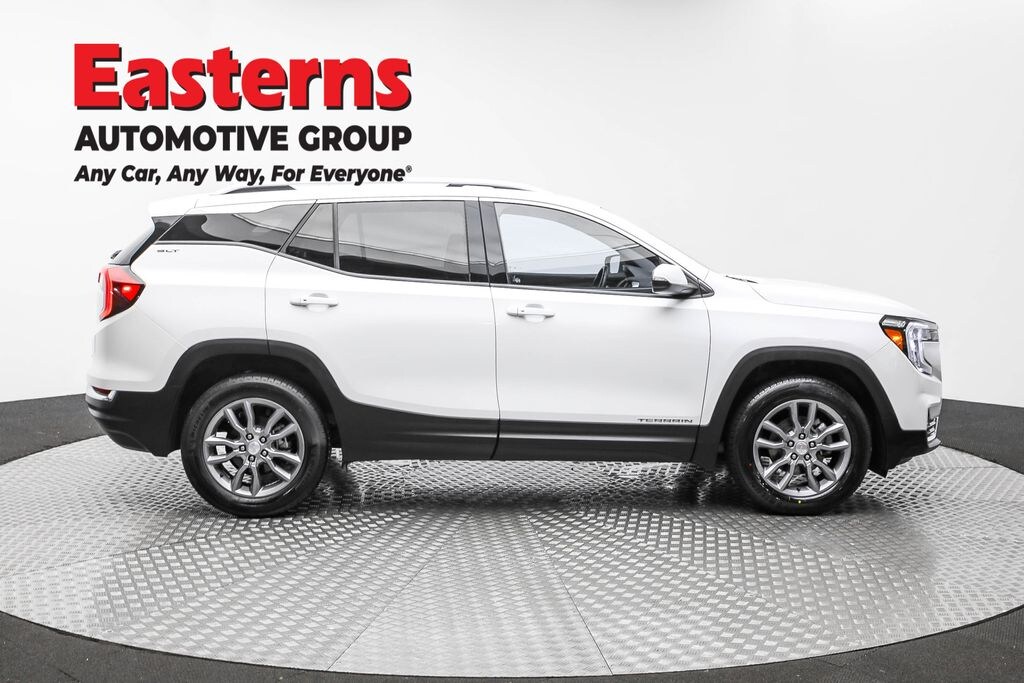 Used 2024 GMC Terrain SLT SUV