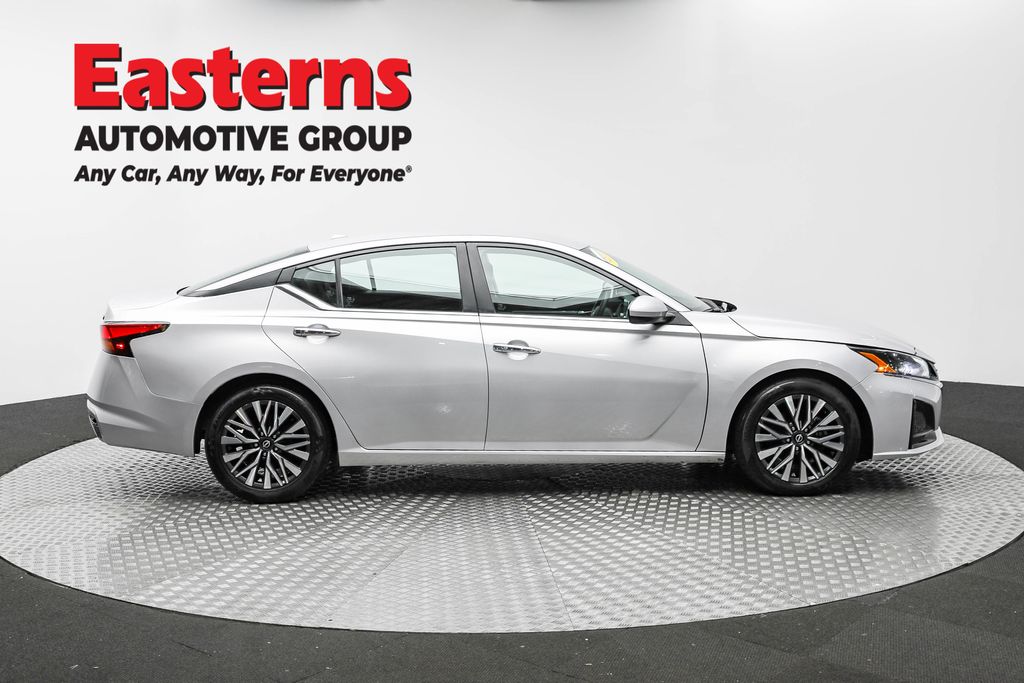 2023 Nissan Altima 2.5 SV photo 4