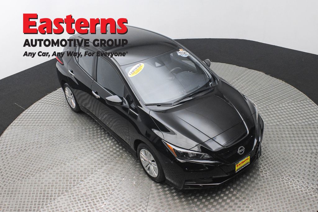 2024 Nissan Leaf S photo 2