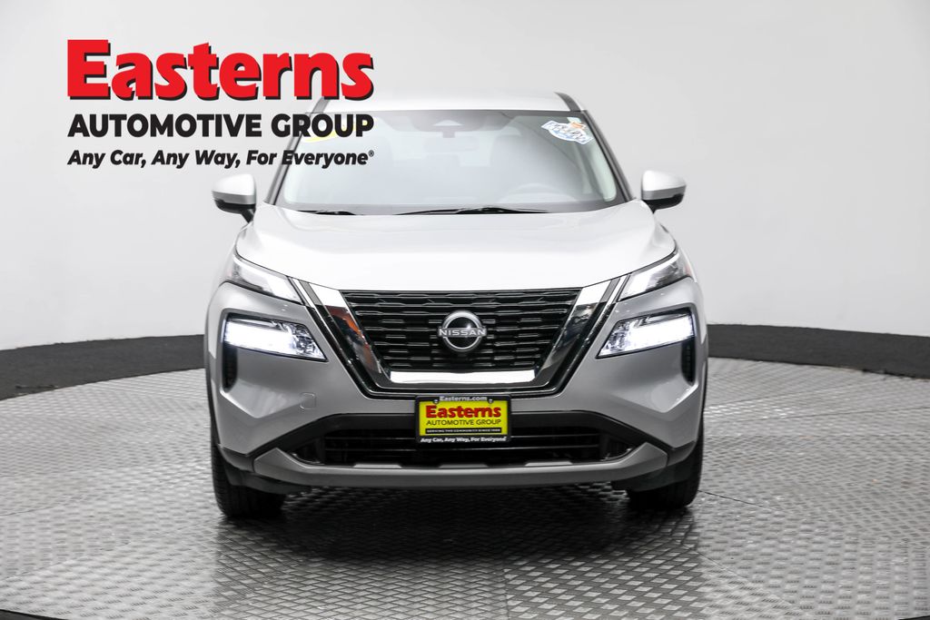 2023 Nissan Rogue SV photo 2