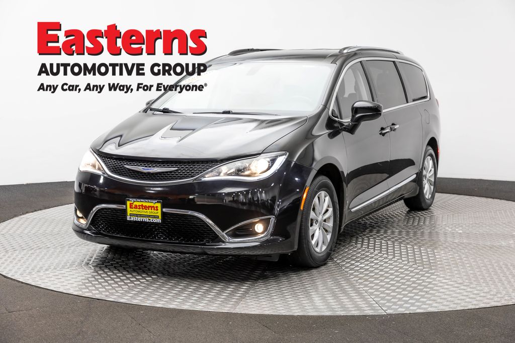 2019 Chrysler Pacifica Touring L's photo