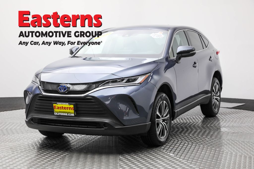 2024 Toyota Venza LE's photo