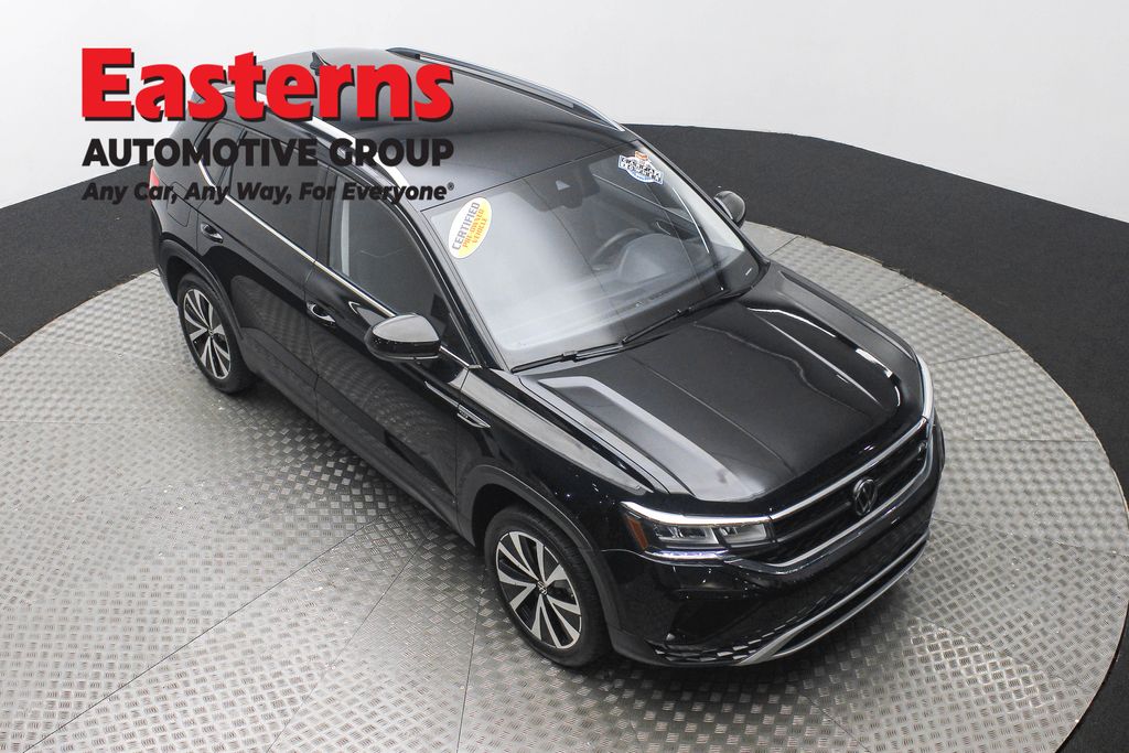 2024 Volkswagen Taos SE photo 3