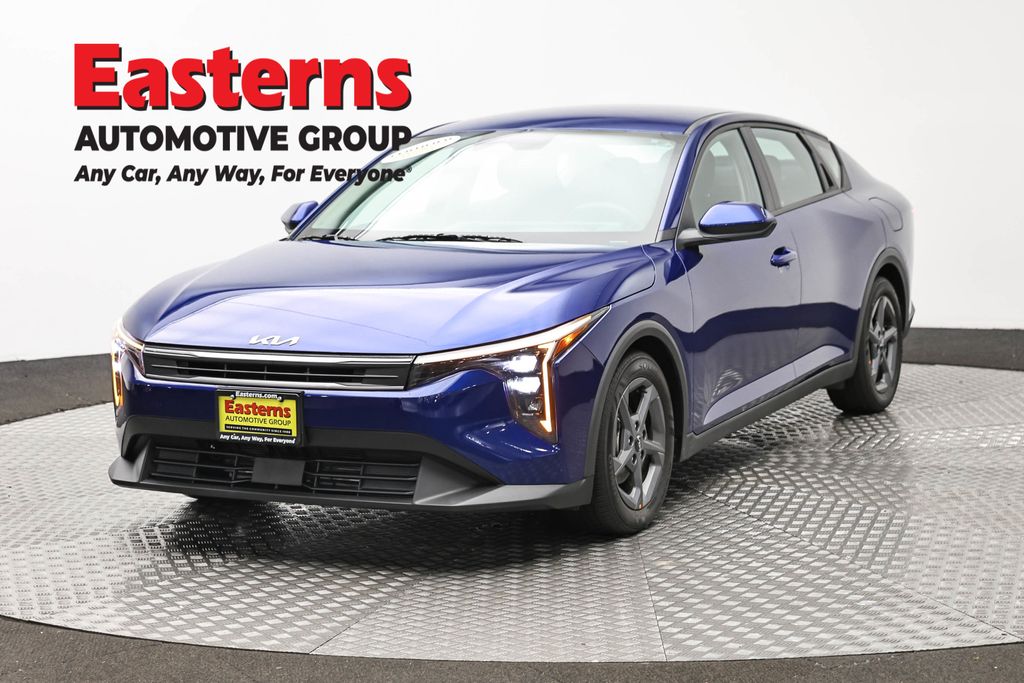 2025 Kia K4 LXS AT's photo