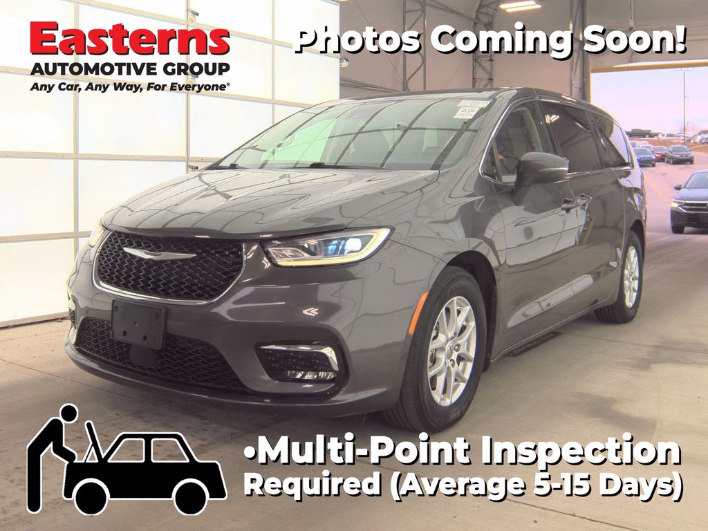 2023 Chrysler Pacifica Touring L's photo