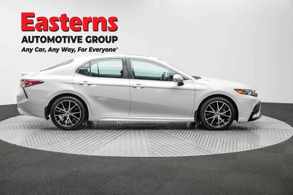 2023 Toyota Camry SE photo 4