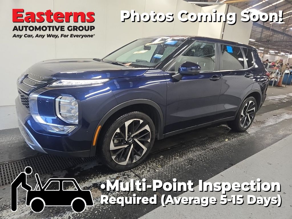 2023 Mitsubishi Outlander SE's photo