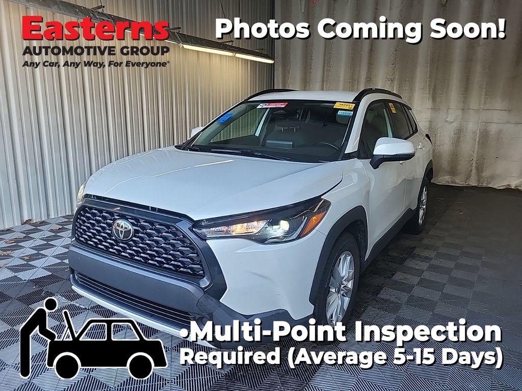 2023 Toyota Corolla Cross LE's photo