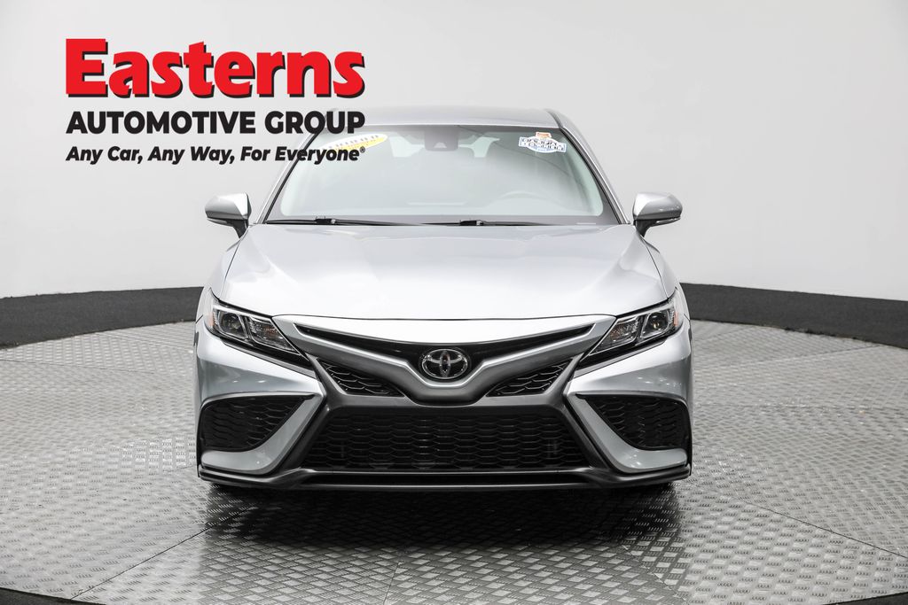 2022 Toyota Camry SE photo 2