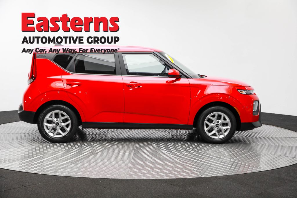 2022 Kia Soul LX photo 3