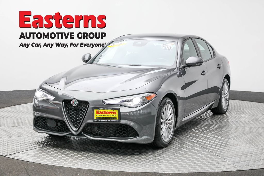 2022 Alfa Romeo Giulia Base's photo