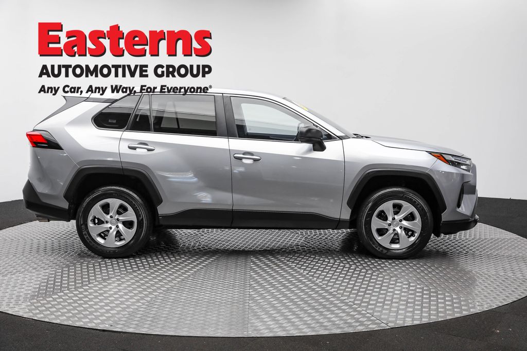 2024 Toyota RAV4 LE photo 4