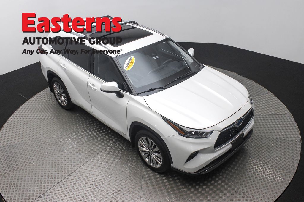 2024 Toyota Highlander Hybrid Platinum photo 3