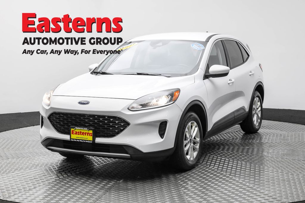 2021 Ford Escape SE's photo