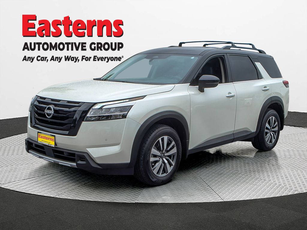 2024 Nissan Pathfinder SL photo 2