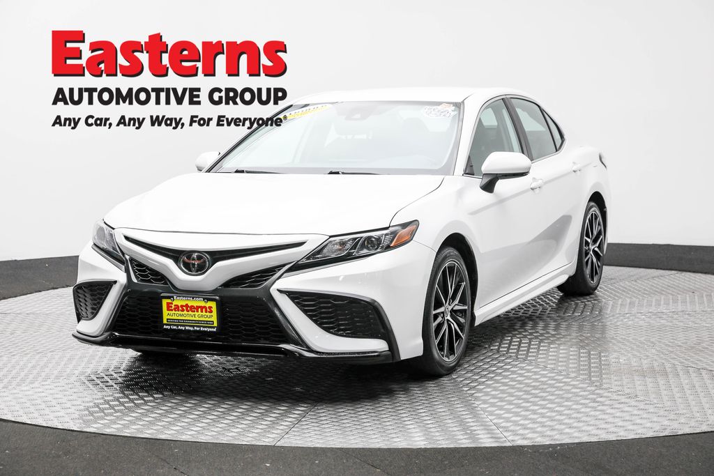 2023 Toyota Camry SE's photo